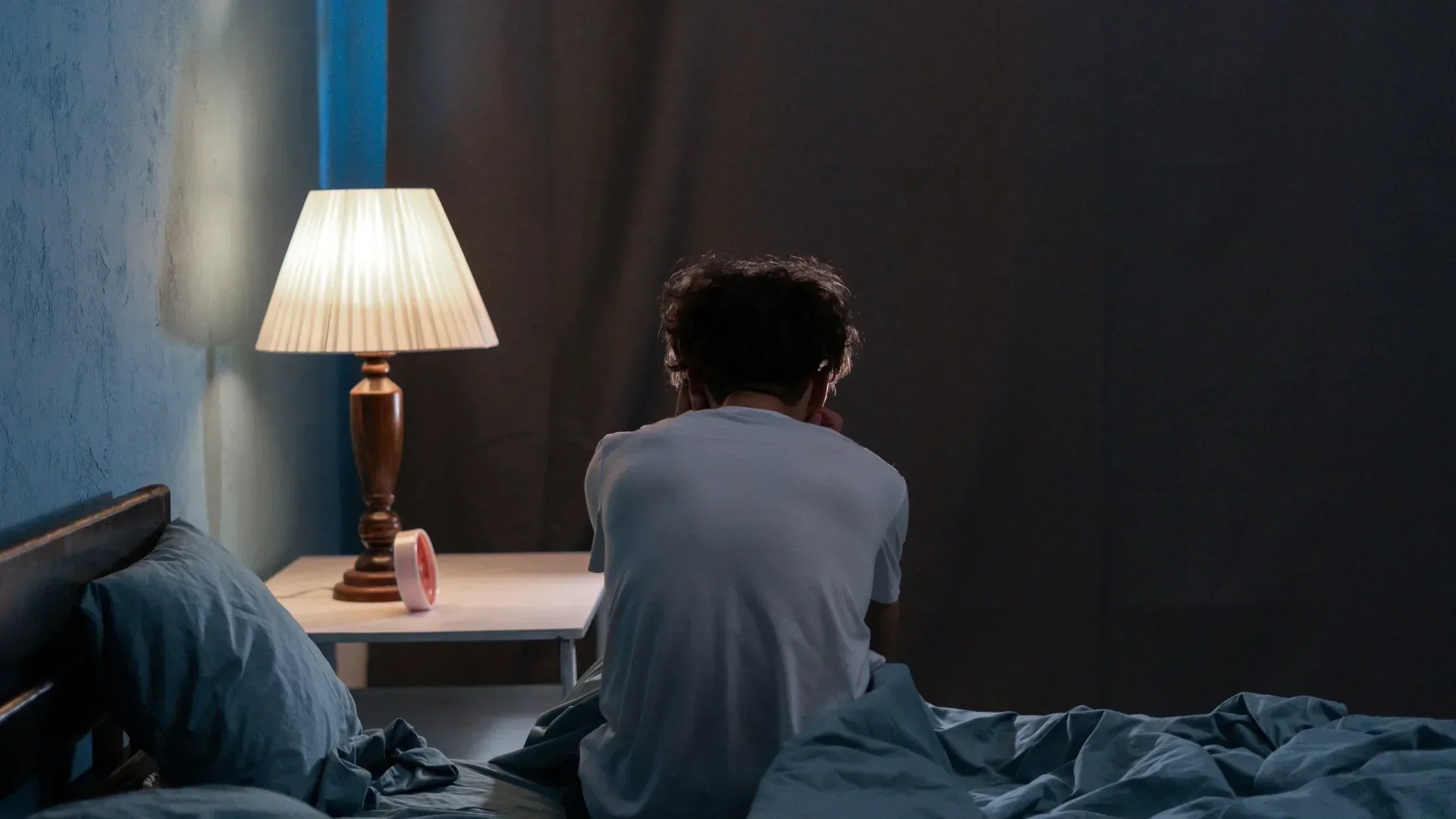 Why you feel tired but can’t fall asleep